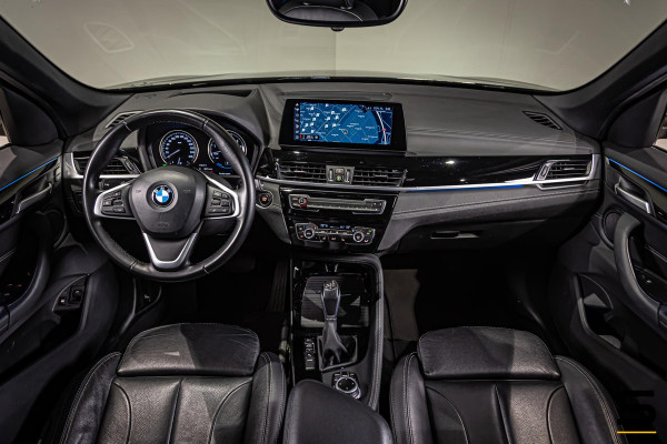 BMW X1 XDrive25e High Executive|NAP|1eig|Pano|HUD|Trekhaak