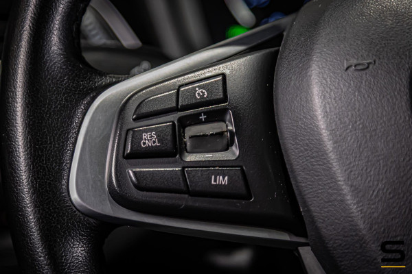 BMW X1 XDrive25e High Executive|NAP|1eig|Pano|HUD|Trekhaak