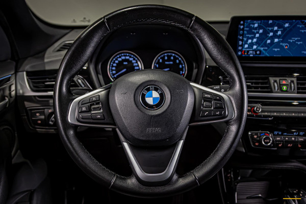 BMW X1 XDrive25e High Executive|NAP|1eig|Pano|HUD|Trekhaak