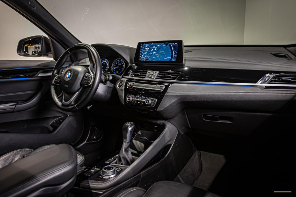 BMW X1 XDrive25e High Executive|NAP|1eig|Pano|HUD|Trekhaak