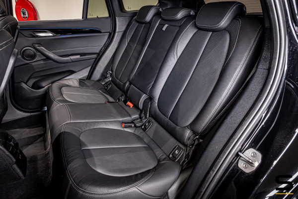 BMW X1 XDrive25e High Executive|NAP|1eig|Pano|HUD|Trekhaak