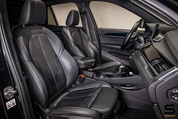 BMW X1 XDrive25e High Executive|NAP|1eig|Pano|HUD|Trekhaak