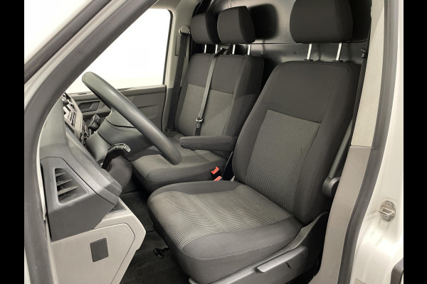 Volkswagen Transporter 2.0 TDI L2H1 28 Airco Cruise Control Apple CarPlay Trekhaak Achterklep