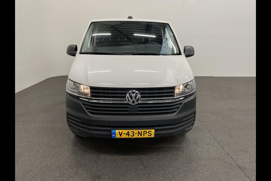 Volkswagen Transporter 2.0 TDI L2H1 28 Airco Cruise Control Apple CarPlay Trekhaak Achterklep