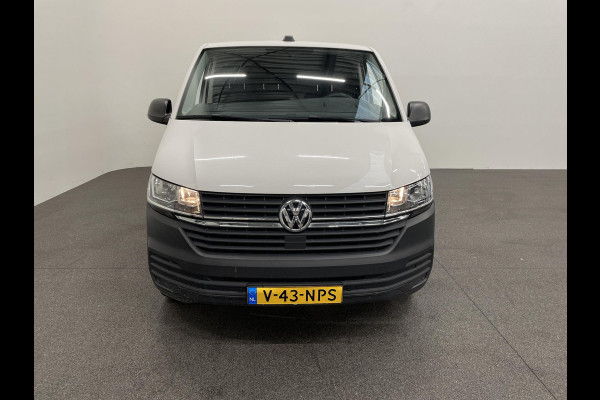 Volkswagen Transporter 2.0 TDI L2H1 28 Airco Cruise Control Apple CarPlay Trekhaak Achterklep