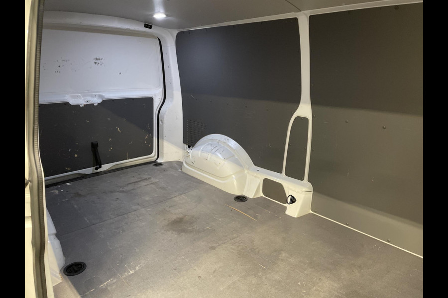 Volkswagen Transporter 2.0 TDI L2H1 28 Airco Cruise Control Apple CarPlay Trekhaak Achterklep