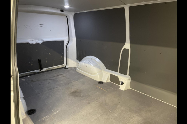 Volkswagen Transporter 2.0 TDI L2H1 28 Airco Cruise Control Apple CarPlay Trekhaak Achterklep