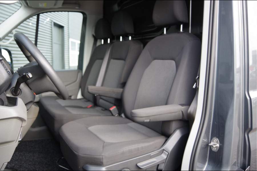 Volkswagen Crafter 35 2.0 TDI L3H3 140PK AUT. 3-ZITS, TREKHAAK, CAMERA, NAVI, CRUISE, AIRCO, NL AUTO, NAP
