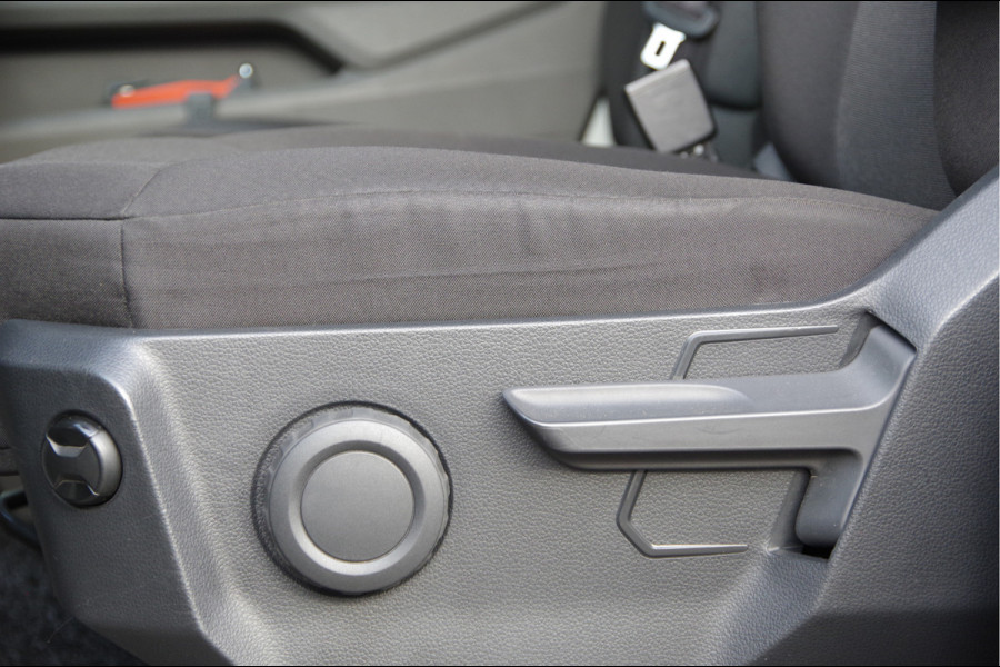 Volkswagen Crafter 35 2.0 TDI L3H3 140PK AUT. 3-ZITS, TREKHAAK, CAMERA, NAVI, CRUISE, AIRCO, NL AUTO, NAP