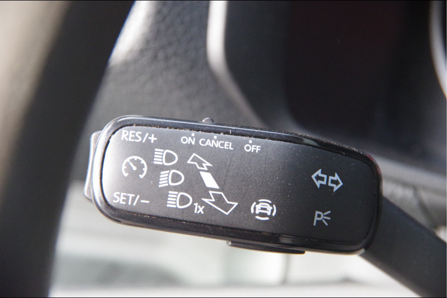 Volkswagen Crafter 35 2.0 TDI L3H3 140PK AUT. 3-ZITS, TREKHAAK, CAMERA, NAVI, CRUISE, AIRCO, NL AUTO, NAP