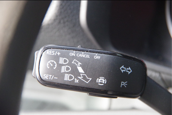 Volkswagen Crafter 35 2.0 TDI L3H3 140PK AUT. 3-ZITS, TREKHAAK, CAMERA, NAVI, CRUISE, AIRCO, NL AUTO, NAP