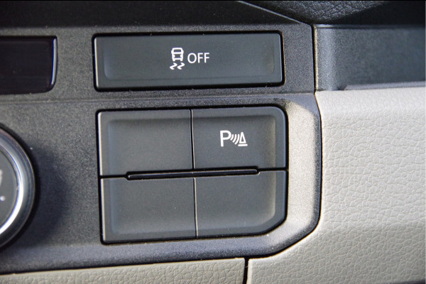 Volkswagen Crafter 35 2.0 TDI L3H3 140PK AUT. 3-ZITS, TREKHAAK, CAMERA, NAVI, CRUISE, AIRCO, NL AUTO, NAP