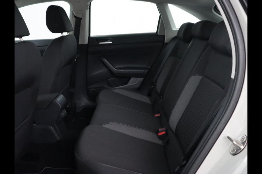 Volkswagen Taigo 1.0 TSI Life Business | Stoelverwarming | Trekhaak | Camera | Adaptive cruise | Navigatie | 17'' | Virtual Cockpit | Climate control | Bluetooth | Full LED | Parkeerhulp