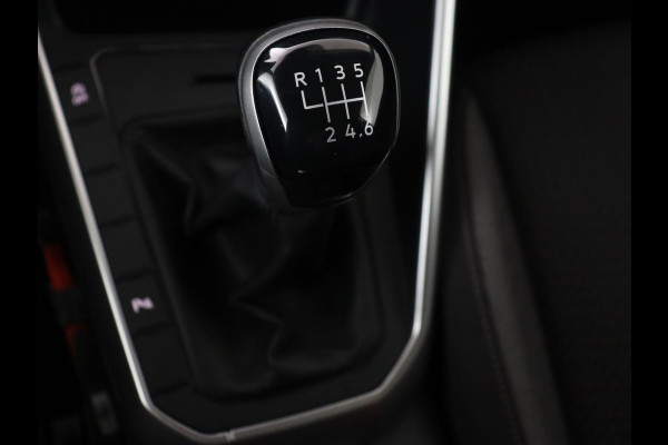 Volkswagen Taigo 1.0 TSI Life Business | Stoelverwarming | Trekhaak | Camera | Adaptive cruise | Navigatie | 17'' | Virtual Cockpit | Climate control | Bluetooth | Full LED | Parkeerhulp