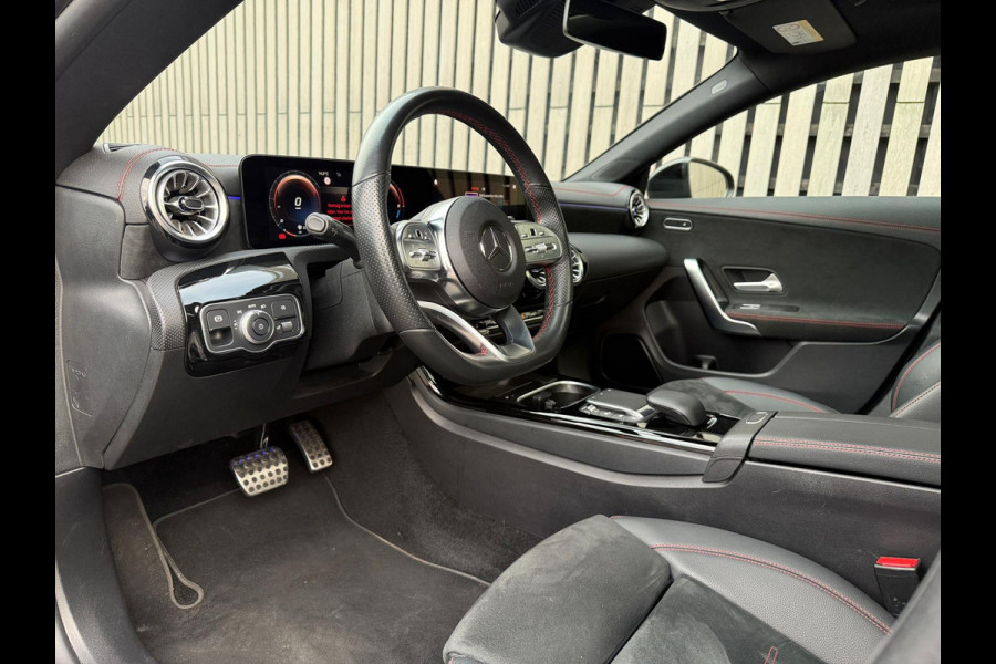 Mercedes-Benz CLA-Klasse 250 e AMG Line / Panodak / Sfeer