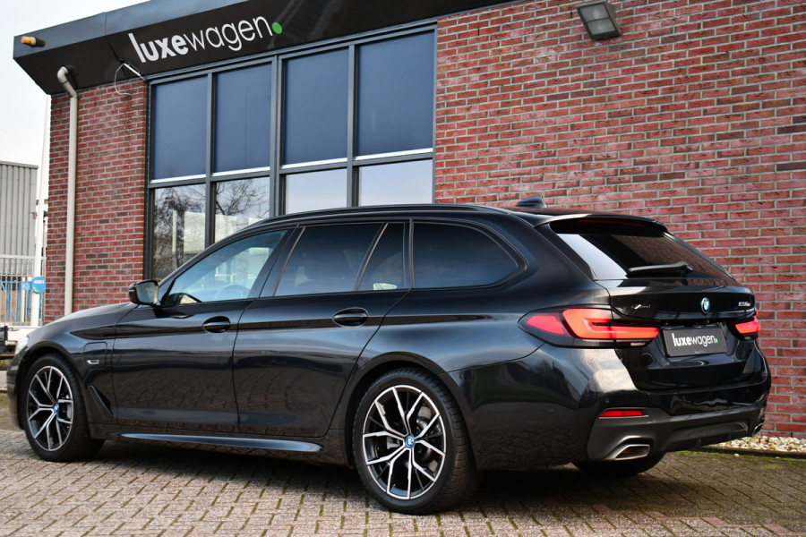 BMW 5 Serie Touring 530e xDrive M-Sport Pano ACC H/K HUD 19inch