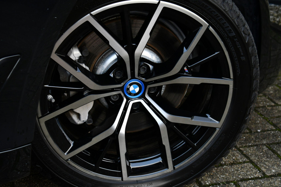 BMW 5 Serie Touring 530e xDrive M-Sport Pano ACC H/K HUD 19inch