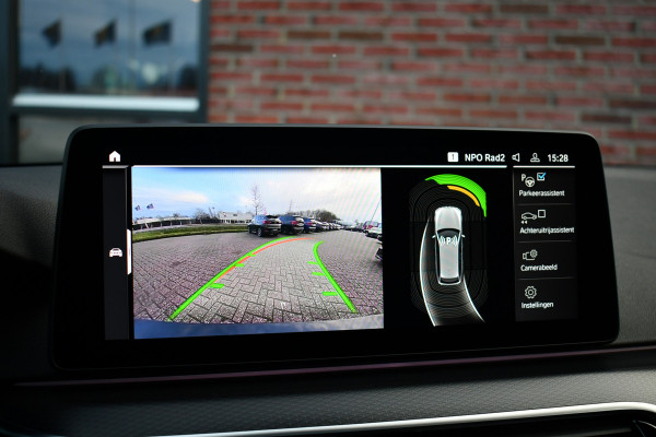 BMW 5 Serie Touring 530e xDrive M-Sport Pano ACC H/K HUD 19inch