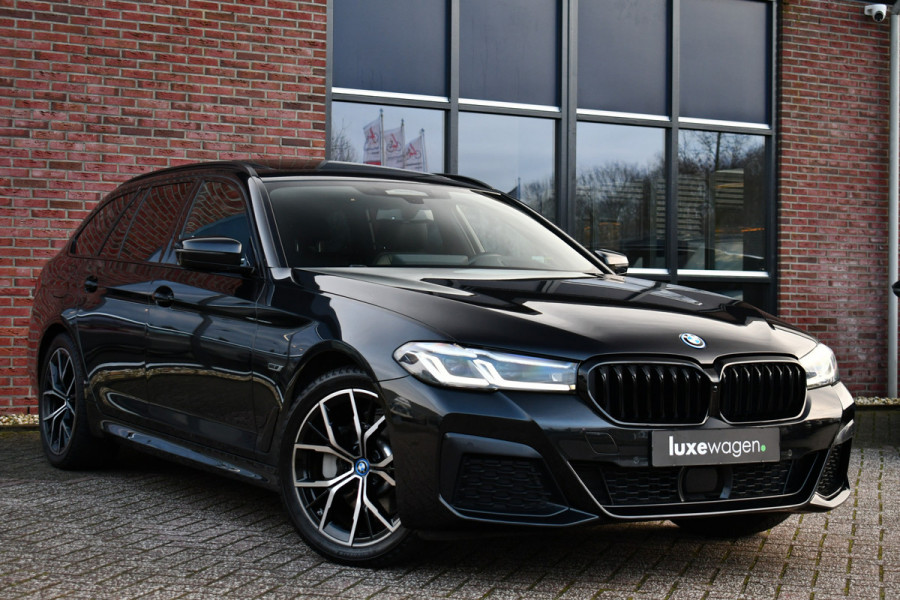 BMW 5 Serie Touring 530e xDrive M-Sport Pano ACC H/K HUD 19inch