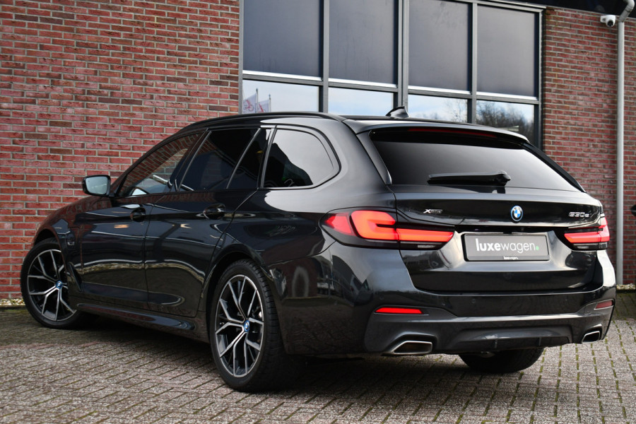 BMW 5 Serie Touring 530e xDrive M-Sport Pano ACC H/K HUD 19inch