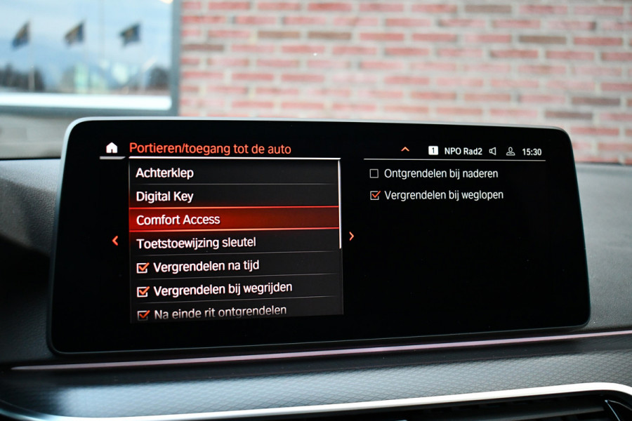 BMW 5 Serie Touring 530e xDrive M-Sport Pano ACC H/K HUD 19inch