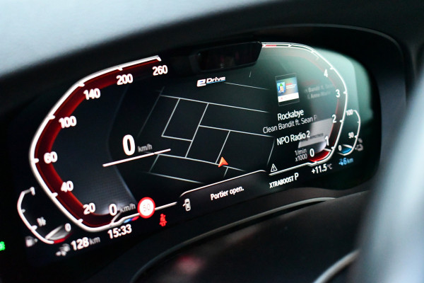 BMW 5 Serie Touring 530e xDrive M-Sport Pano ACC H/K HUD 19inch