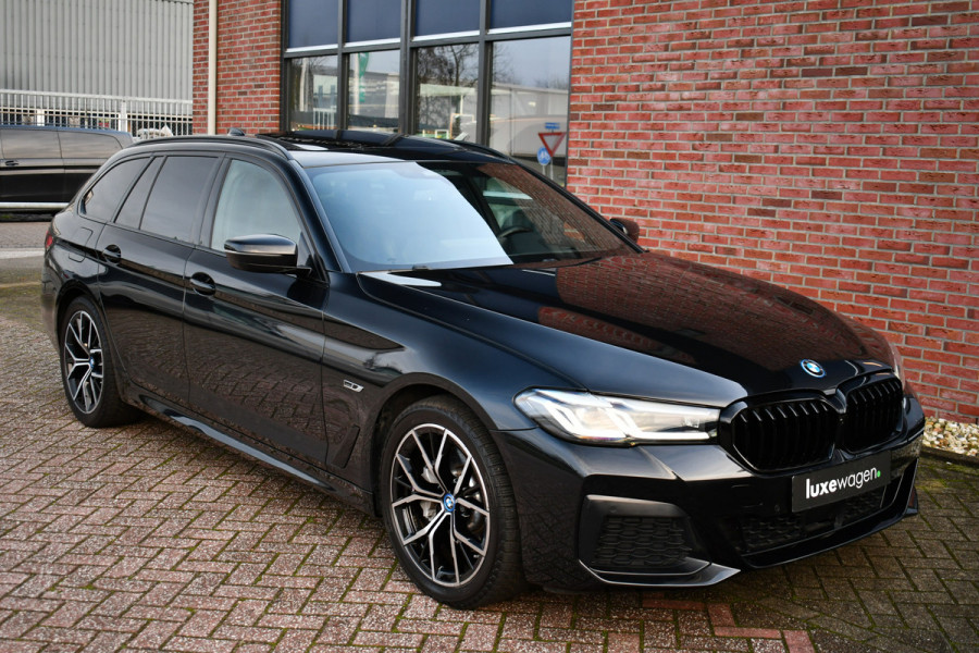 BMW 5 Serie Touring 530e xDrive M-Sport Pano ACC H/K HUD 19inch