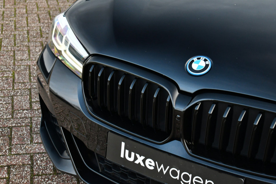 BMW 5 Serie Touring 530e xDrive M-Sport Pano ACC H/K HUD 19inch
