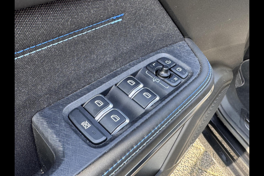 Lynk & Co 01 1.5 VAN: €26.900,- VOOR: €23.770,- UW EINDEJAARSVOORDEEL: €3.130,- |PHEV |FABRIEKSGARANTIE| COMPLETE AUTO| ZWARTE HEMEL| PANO| 360 CAMERA| ELEK. ACHTERKLEP| DODE HOEK|