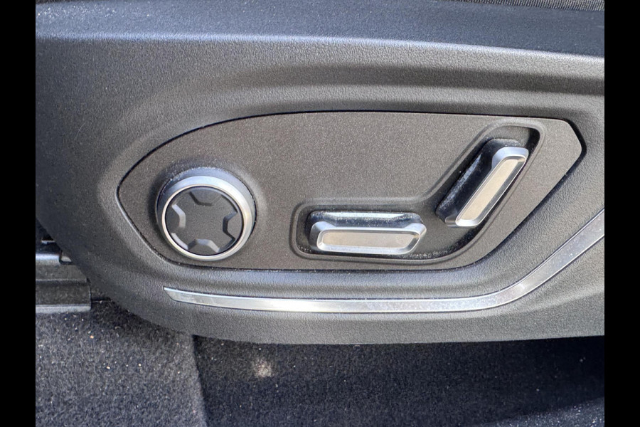 Lynk & Co 01 1.5 VAN: €26.900,- VOOR: €23.770,- UW EINDEJAARSVOORDEEL: €3.130,- |PHEV |FABRIEKSGARANTIE| COMPLETE AUTO| ZWARTE HEMEL| PANO| 360 CAMERA| ELEK. ACHTERKLEP| DODE HOEK|