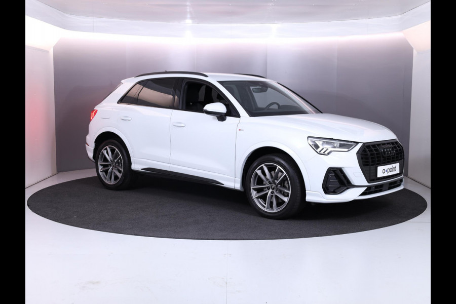 Audi Q3 45 TFSI e S edition 245pk SOH 95% | Parkeercamera | Trekhaak | 19 inch lichtmetalen velgen | Verwambare voorstoelen | S-line interieur