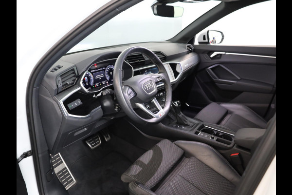 Audi Q3 45 TFSI e S edition 245pk SOH 95% | Parkeercamera | Trekhaak | 19 inch lichtmetalen velgen | Verwambare voorstoelen | S-line interieur