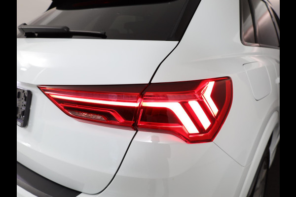 Audi Q3 45 TFSI e S edition 245pk SOH 95% | Parkeercamera | Trekhaak | 19 inch lichtmetalen velgen | Verwambare voorstoelen | S-line interieur