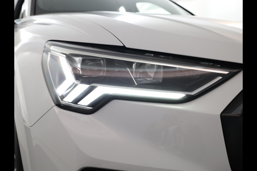 Audi Q3 45 TFSI e S edition 245pk SOH 95% | Parkeercamera | Trekhaak | 19 inch lichtmetalen velgen | Verwambare voorstoelen | S-line interieur