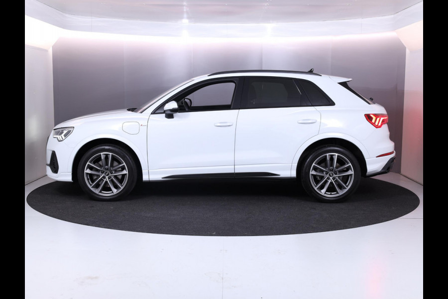Audi Q3 45 TFSI e S edition 245pk SOH 95% | Parkeercamera | Trekhaak | 19 inch lichtmetalen velgen | Verwambare voorstoelen | S-line interieur