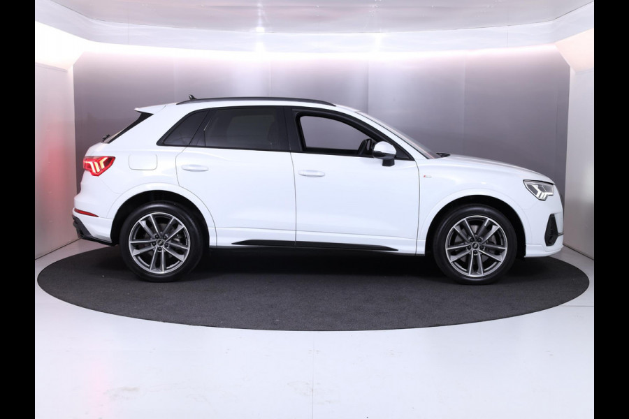 Audi Q3 45 TFSI e S edition 245pk SOH 95% | Parkeercamera | Trekhaak | 19 inch lichtmetalen velgen | Verwambare voorstoelen | S-line interieur