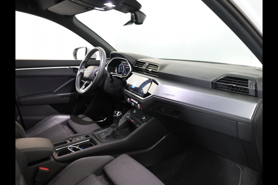 Audi Q3 45 TFSI e S edition 245pk SOH 95% | Parkeercamera | Trekhaak | 19 inch lichtmetalen velgen | Verwambare voorstoelen | S-line interieur