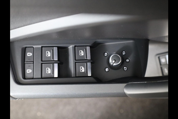 Audi Q3 45 TFSI e S edition 245pk SOH 95% | Parkeercamera | Trekhaak | 19 inch lichtmetalen velgen | Verwambare voorstoelen | S-line interieur