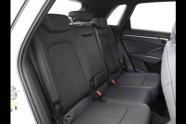 Audi Q3 45 TFSI e S edition 245pk SOH 95% | Parkeercamera | Trekhaak | 19 inch lichtmetalen velgen | Verwambare voorstoelen | S-line interieur