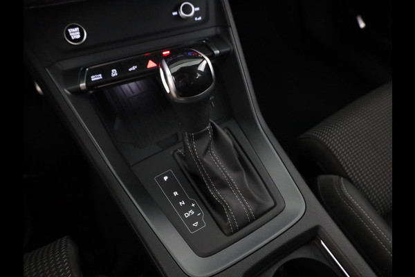 Audi Q3 45 TFSI e S edition 245pk SOH 95% | Parkeercamera | Trekhaak | 19 inch lichtmetalen velgen | Verwambare voorstoelen | S-line interieur