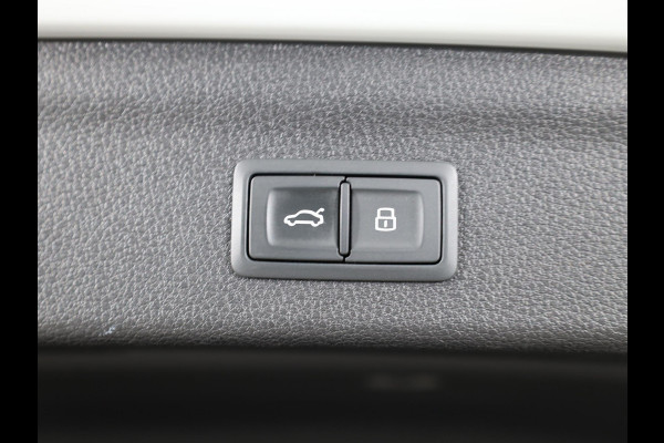Audi Q3 45 TFSI e S edition 245pk SOH 95% | Parkeercamera | Trekhaak | 19 inch lichtmetalen velgen | Verwambare voorstoelen | S-line interieur