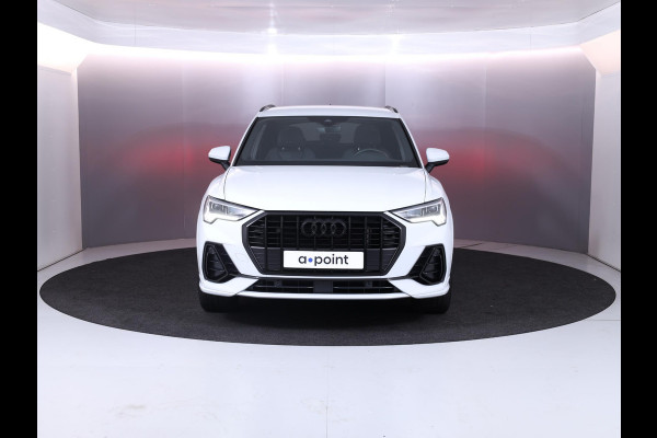 Audi Q3 45 TFSI e S edition 245pk SOH 95% | Parkeercamera | Trekhaak | 19 inch lichtmetalen velgen | Verwambare voorstoelen | S-line interieur