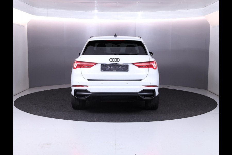 Audi Q3 45 TFSI e S edition 245pk SOH 95% | Parkeercamera | Trekhaak | 19 inch lichtmetalen velgen | Verwambare voorstoelen | S-line interieur
