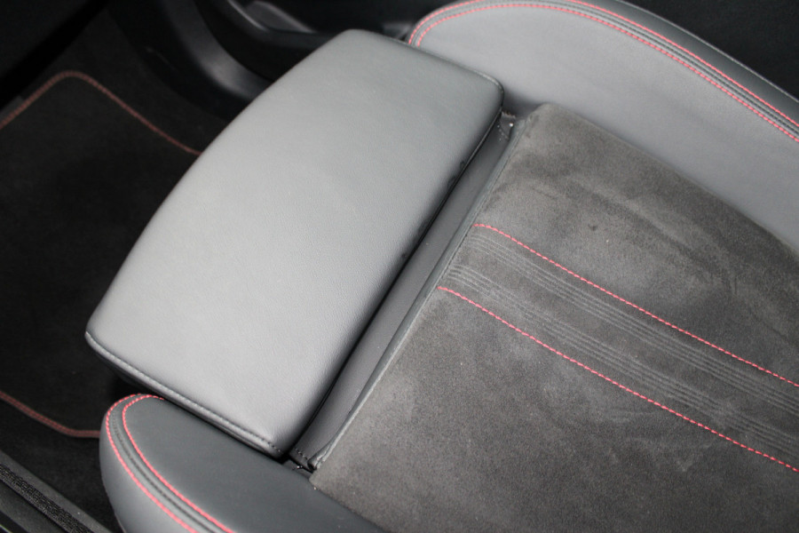 Ford Kuga 2.5 PHEV ST-Line X | Panoramadak | Trekhaak | BLIS | B&O | Full Options