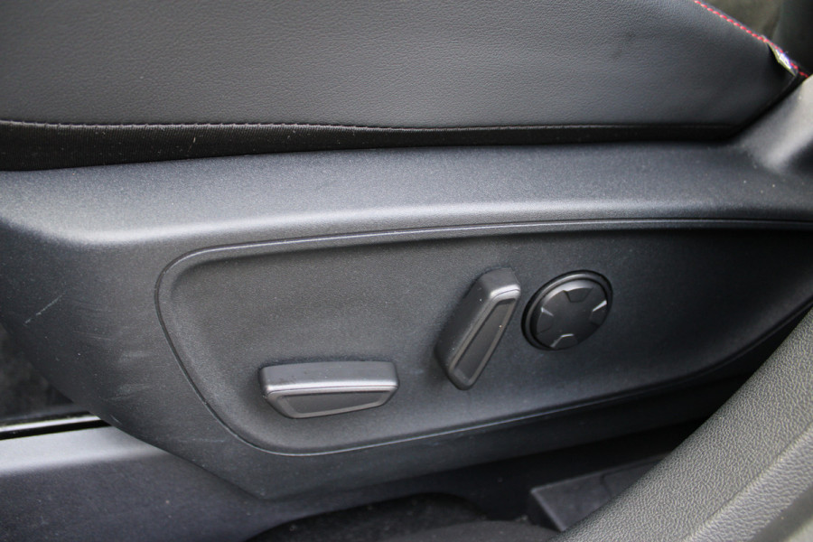 Ford Kuga 2.5 PHEV ST-Line X | Panoramadak | Trekhaak | BLIS | B&O | Full Options