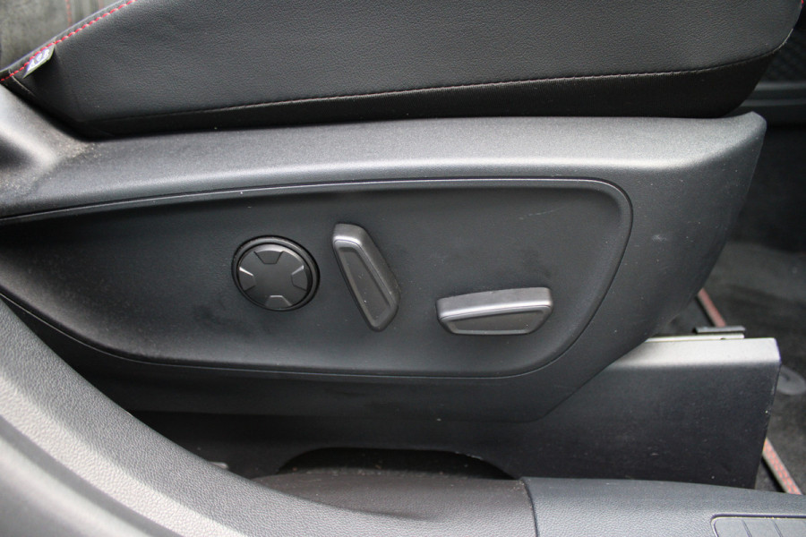 Ford Kuga 2.5 PHEV ST-Line X | Panoramadak | Trekhaak | BLIS | B&O | Full Options