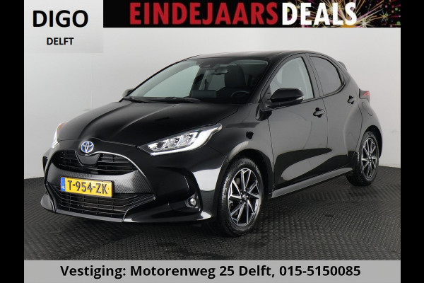 Toyota Yaris 1.5 HYBRID DYNAMIC 1e EIG. GARANTIE 8-2033 AUTOMAAT .CARPLAY NAVIGATIE . CAMERA . STOELVERWARMING . APPLE CARPLAY & ANDROID AUTO.