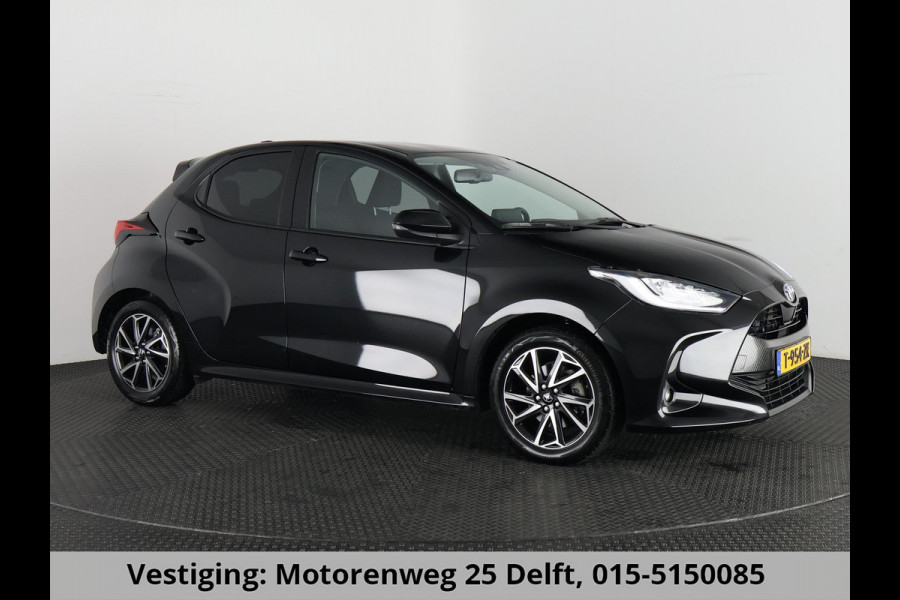 Toyota Yaris 1.5 HYBRID DYNAMIC 1e EIG. GARANTIE 8-2033 AUTOMAAT .CARPLAY NAVIGATIE . CAMERA . STOELVERWARMING . APPLE CARPLAY & ANDROID AUTO.