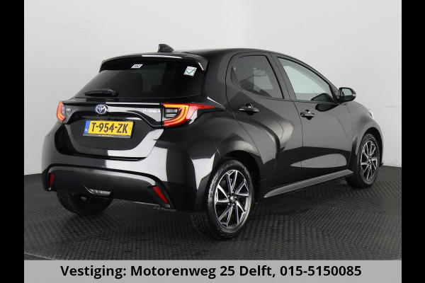 Toyota Yaris 1.5 HYBRID DYNAMIC 1e EIG. GARANTIE 8-2033 AUTOMAAT .CARPLAY NAVIGATIE . CAMERA . STOELVERWARMING . APPLE CARPLAY & ANDROID AUTO.