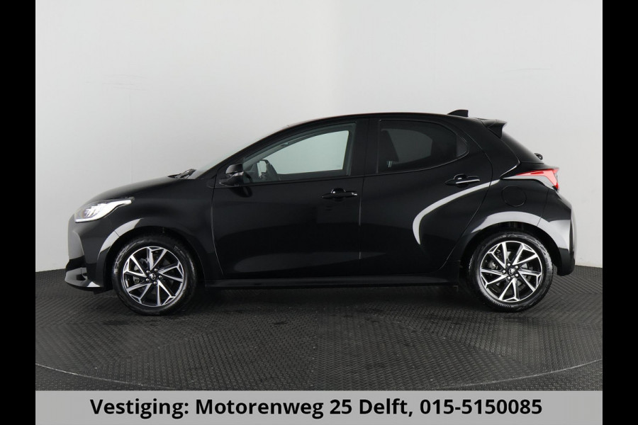 Toyota Yaris 1.5 HYBRID DYNAMIC 1e EIG. GARANTIE 8-2033 AUTOMAAT .CARPLAY NAVIGATIE . CAMERA . STOELVERWARMING . APPLE CARPLAY & ANDROID AUTO.